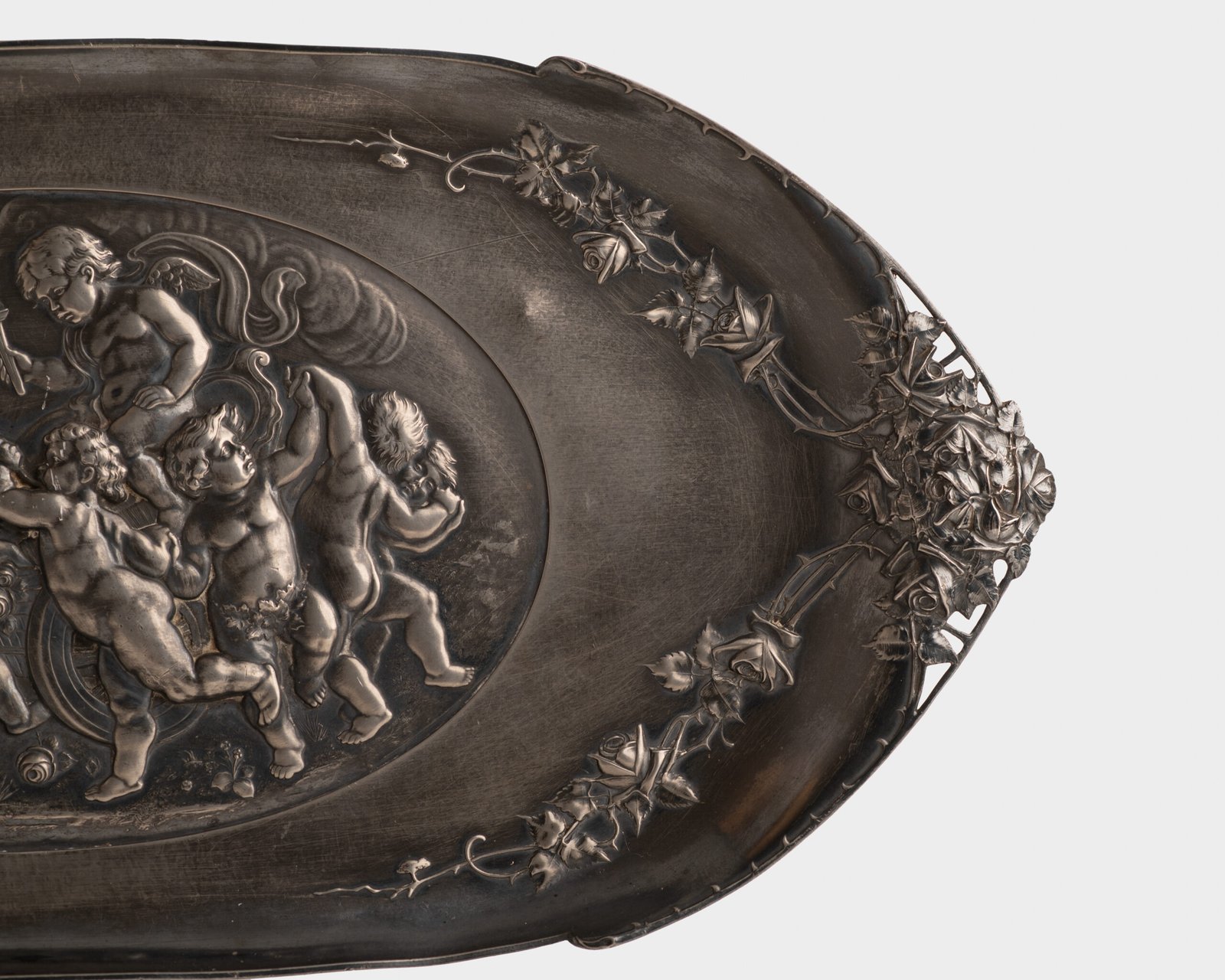 Art Nouveau large WMF tray with "Puttis"