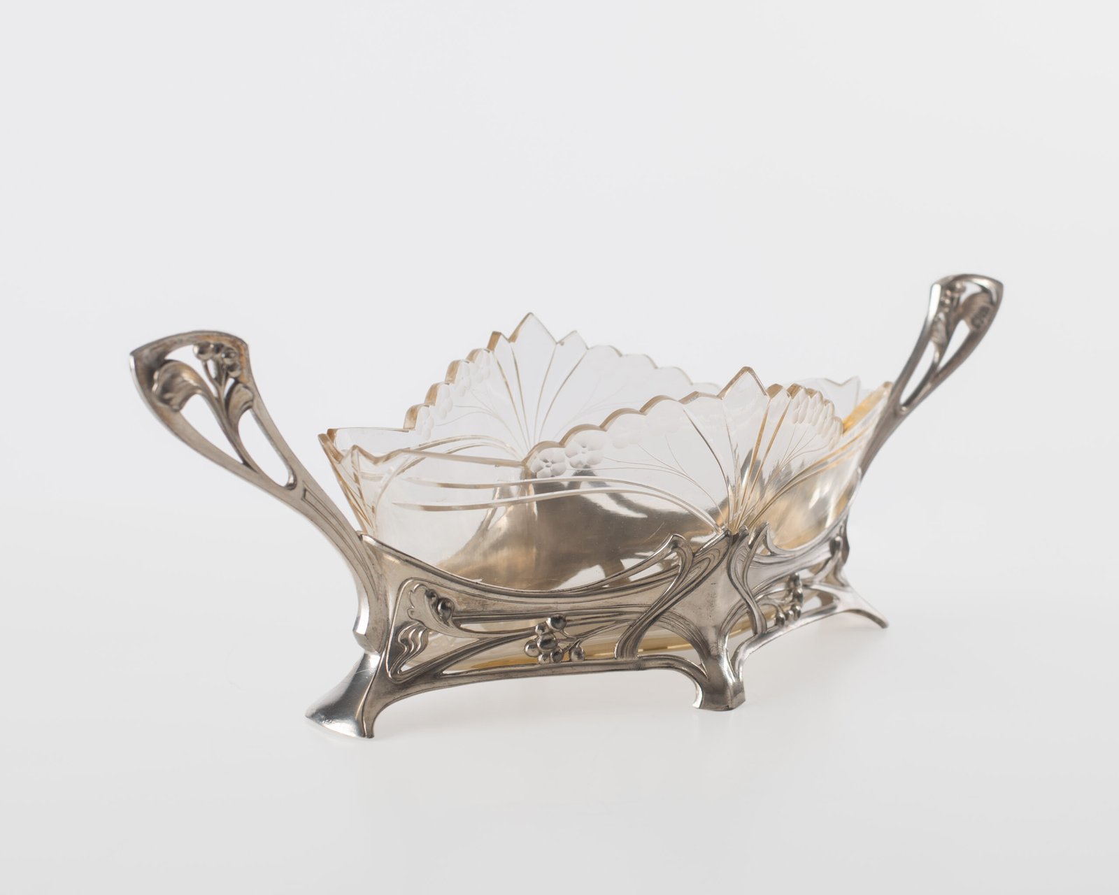 WMF silver plated centerpiece with glass insert, 1900. This centerpiece is a classic example of the Art Nouveau style. Manufactured by the prestigious German firm WMF circa 1900, it is a testament to the design of the period.