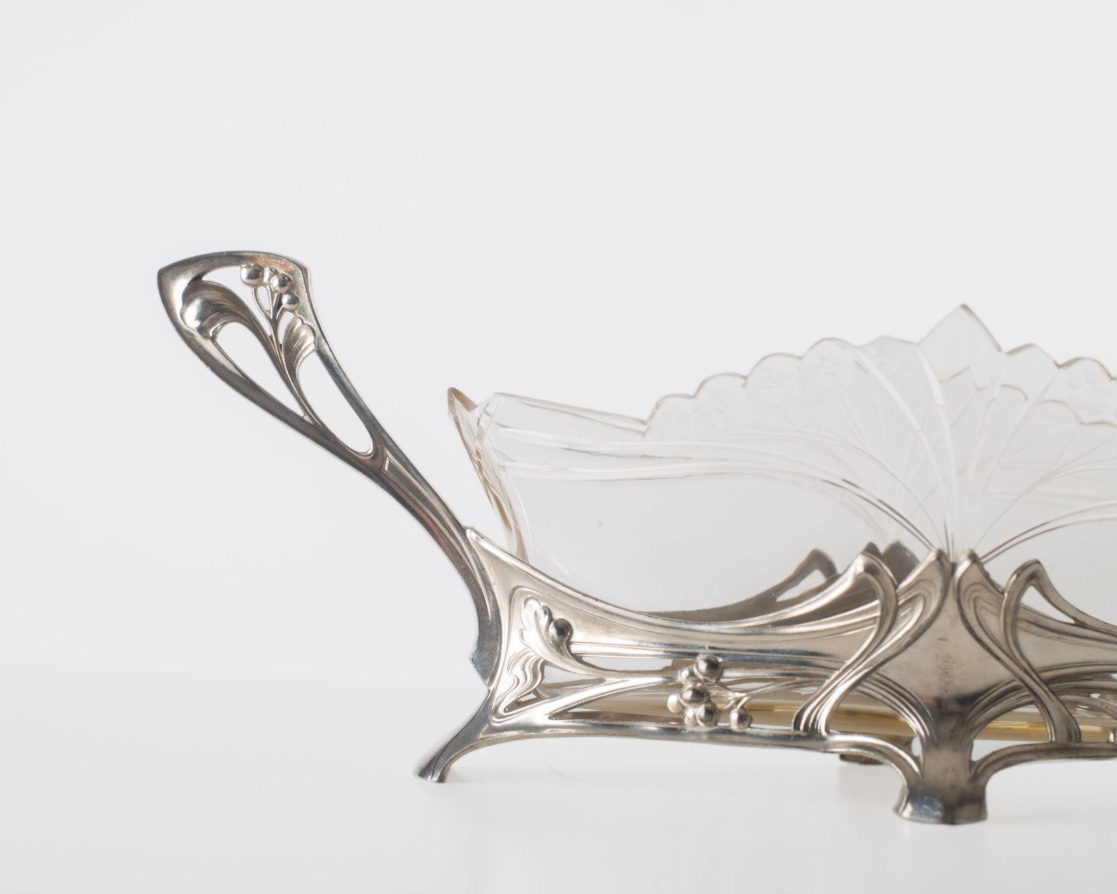 WMF silver plated centerpiece with glass insert, 1900. This centerpiece is a classic example of the Art Nouveau style. Manufactured by the prestigious German firm WMF circa 1900, it is a testament to the design of the period.