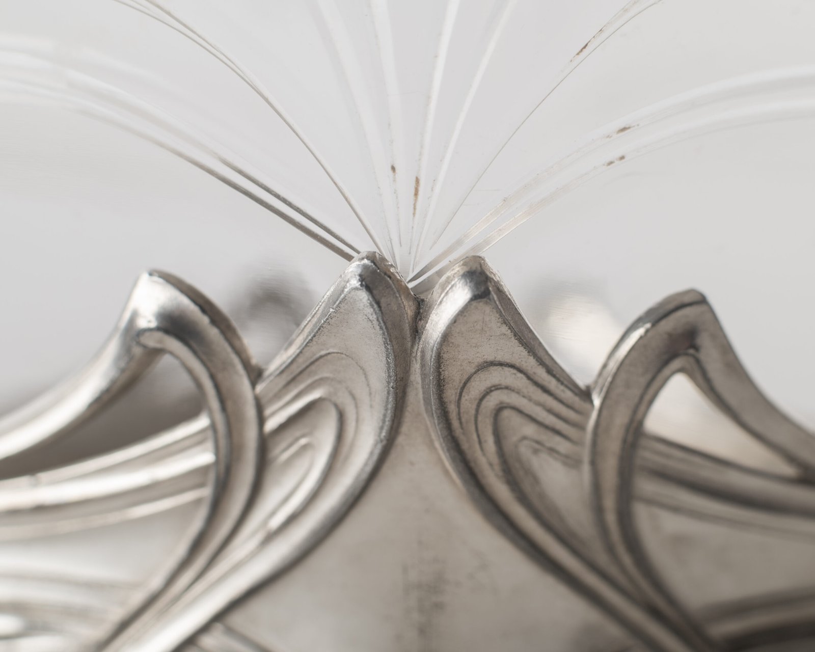 WMF silver plated centerpiece with glass insert, 1900. This centerpiece is a classic example of the Art Nouveau style. Manufactured by the prestigious German firm WMF circa 1900, it is a testament to the design of the period.