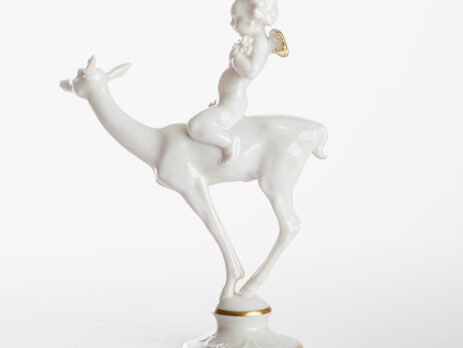 Karl Tutter 'Puto Auf Reh' Porcelain figurine 1920's High quality white enameled porcelain figurine with golden details, made by the prestigious artist Karl Tutter for the famous firm Hutschenreuther.