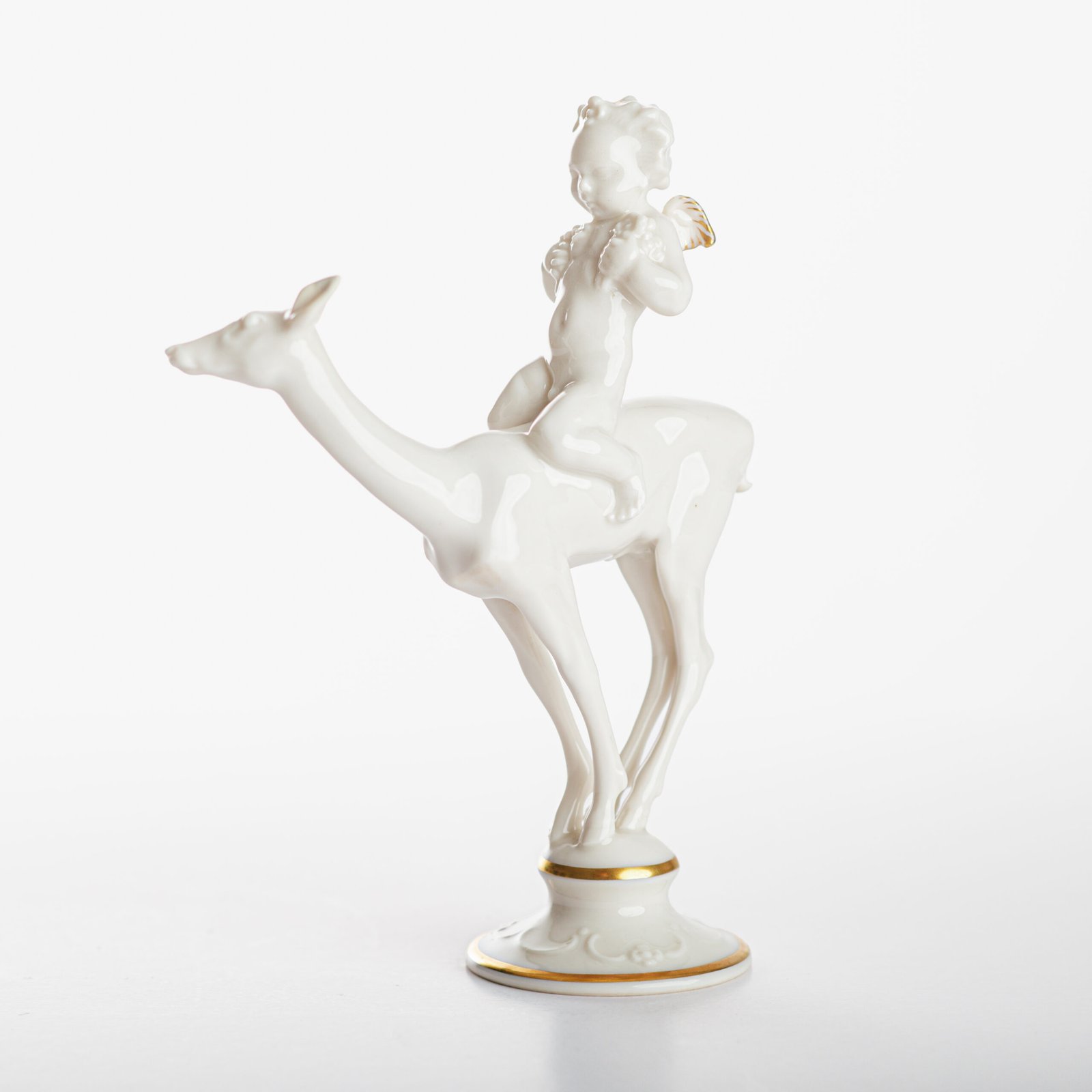 Karl Tutter 'Puto Auf Reh' Porcelain figurine 1920's High quality white enameled porcelain figurine with golden details, made by the prestigious artist Karl Tutter for the famous firm Hutschenreuther.