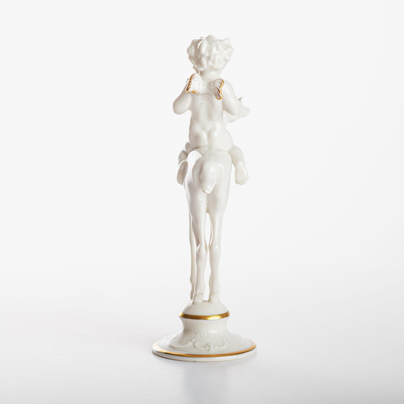 Karl Tutter 'Puto Auf Reh' Porcelain figurine 1920's High quality white enameled porcelain figurine with golden details, made by the prestigious artist Karl Tutter for the famous firm Hutschenreuther.