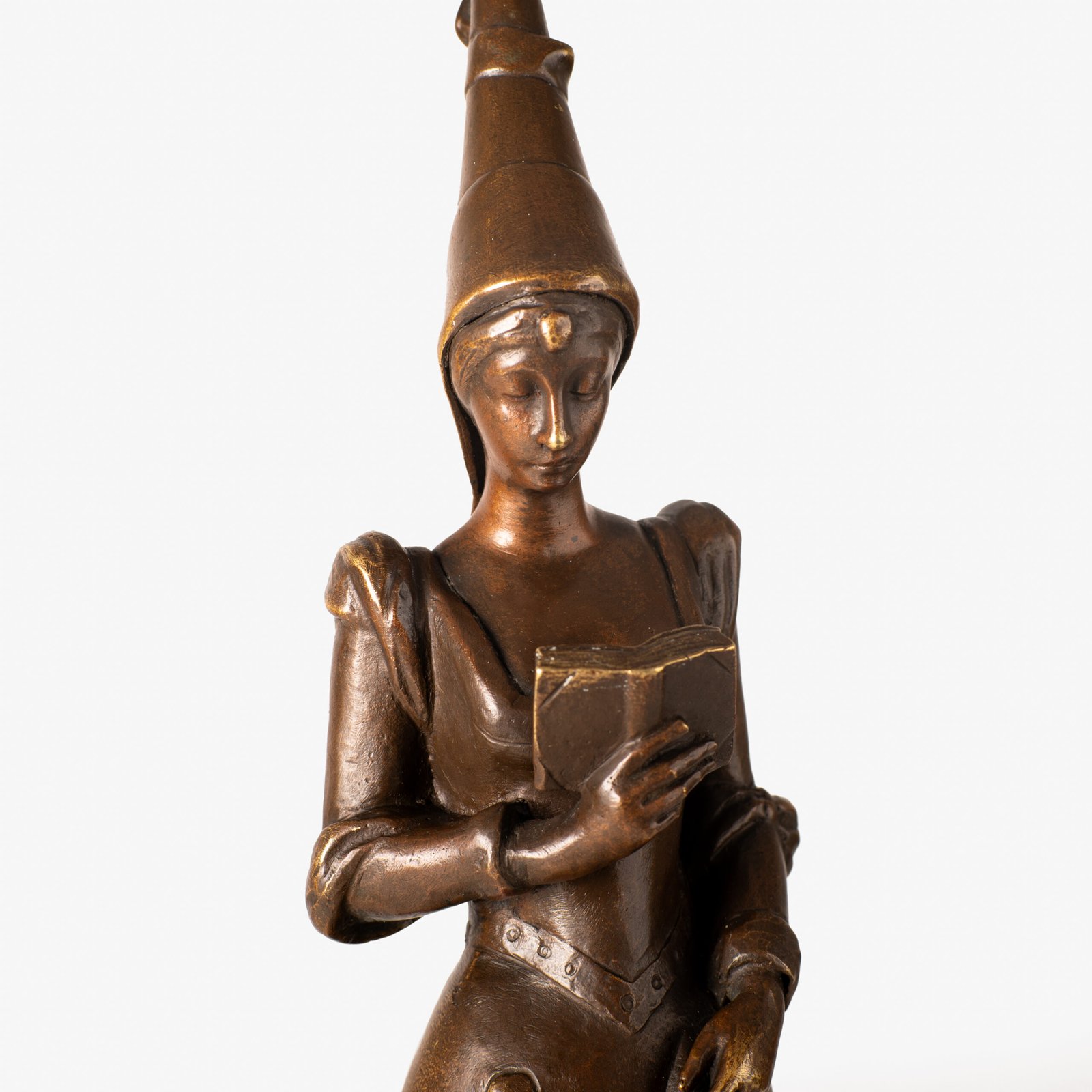 Art Nouveau bronze and red marble sculpture “Châtelaine XIV S”. Beautiful Art Nouveau bronze sculpture titled “Châtelaine XIV S”, 14th century Lady of the castle. It depicts a Lady of the Middle Ages with headdress and long-tailed dress walking absorbed reading a book. She stands on a stepped pedestal of red marble