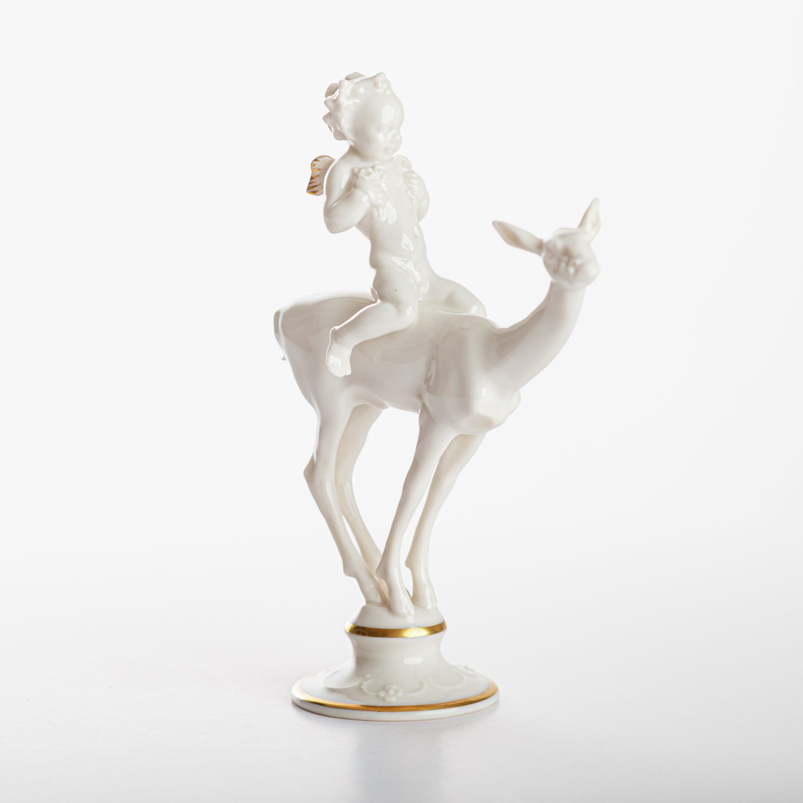 Karl Tutter 'Puto Auf Reh' Porcelain figurine 1920's High quality white enameled porcelain figurine with golden details, made by the prestigious artist Karl Tutter for the famous firm Hutschenreuther.