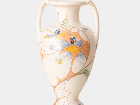 Plateelbakkerij Zuid-Holland ceramic vase “Orchids”, Art Nouveau, model 326 D, Gouda (1919). Hand painted, decorated with a beautiful floral composition of orchids. The flowers are painted in vibrant tones, with details in blue, green and orange-brown.