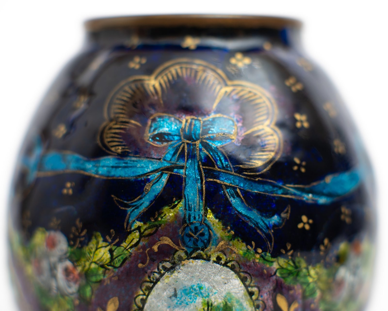 Art Nouveau enamel floral vase - Jules Sarlandie, Limoges Created by the talented Jules Sarlandie for Limoges, this piece impresses with its exquisiteness and fine details. Signed on the edge of the foot.