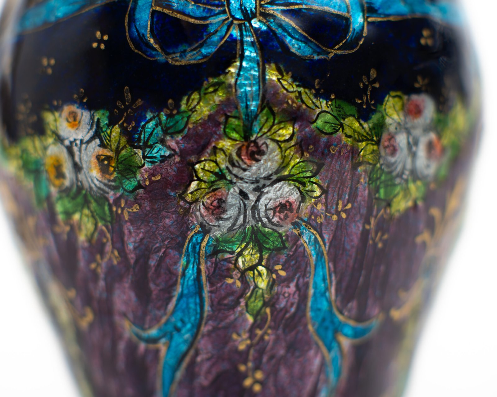 Art Nouveau enamel floral vase - Jules Sarlandie, Limoges Created by the talented Jules Sarlandie for Limoges, this piece impresses with its exquisiteness and fine details. Signed on the edge of the foot.
