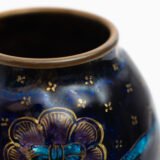 Art Nouveau enamel floral vase - Jules Sarlandie, Limoges Created by the talented Jules Sarlandie for Limoges, this piece impresses with its exquisiteness and fine details. Signed on the edge of the foot.
