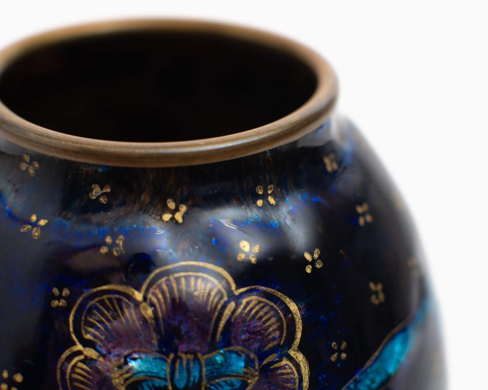 Art Nouveau enamel floral vase - Jules Sarlandie, Limoges Created by the talented Jules Sarlandie for Limoges, this piece impresses with its exquisiteness and fine details. Signed on the edge of the foot.