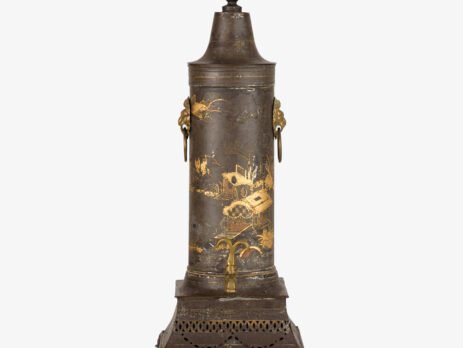 Hot water tower, Regency, Chinoiserie, 19th century Rare Regency hot water tower, Chinoiserie. Cylindrical alloy body on trapezoidal base housing the coal drawer, raised on four legs, brass faucet and lion-headed ring-shaped side handles. Painting with chinoiserie motifs.