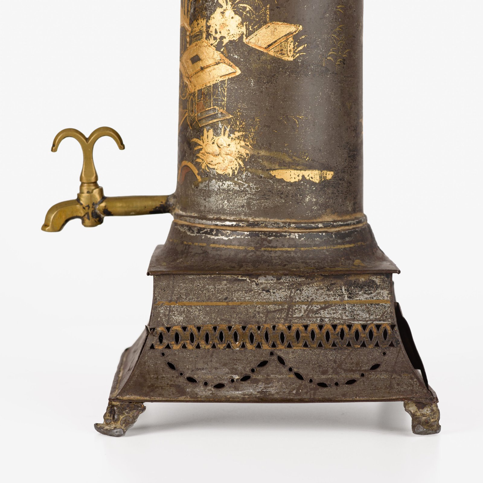 Hot water tower, Regency, Chinoiserie, 19th century Rare Regency hot water tower, Chinoiserie. Cylindrical alloy body on trapezoidal base housing the coal drawer, raised on four legs, brass faucet and lion-headed ring-shaped side handles. Painting with chinoiserie motifs.