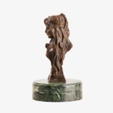 Art Nouveau bronze bust “Carmela” by Emmanuel Villanis (1890) Discover the elegance of Art Nouveau in this exquisite bronze bust. “Carmela” is a masterpiece by the celebrated sculptor Emmanuel Villanis.