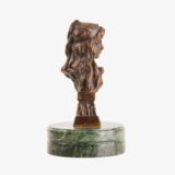 Art Nouveau bronze bust “Carmela” by Emmanuel Villanis (1890) Discover the elegance of Art Nouveau in this exquisite bronze bust. “Carmela” is a masterpiece by the celebrated sculptor Emmanuel Villanis.