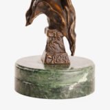 Art Nouveau bronze bust “Carmela” by Emmanuel Villanis (1890) Discover the elegance of Art Nouveau in this exquisite bronze bust. “Carmela” is a masterpiece by the celebrated sculptor Emmanuel Villanis.