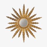 Sunburst Mirror, gilded elm wood, Portugal 1910's This is a product with vintage charm and elegance, handcrafted, emanating an aura of distinction. This magnificent sunburst mirror is a masterpiece from the early 20th century (1900-1910).