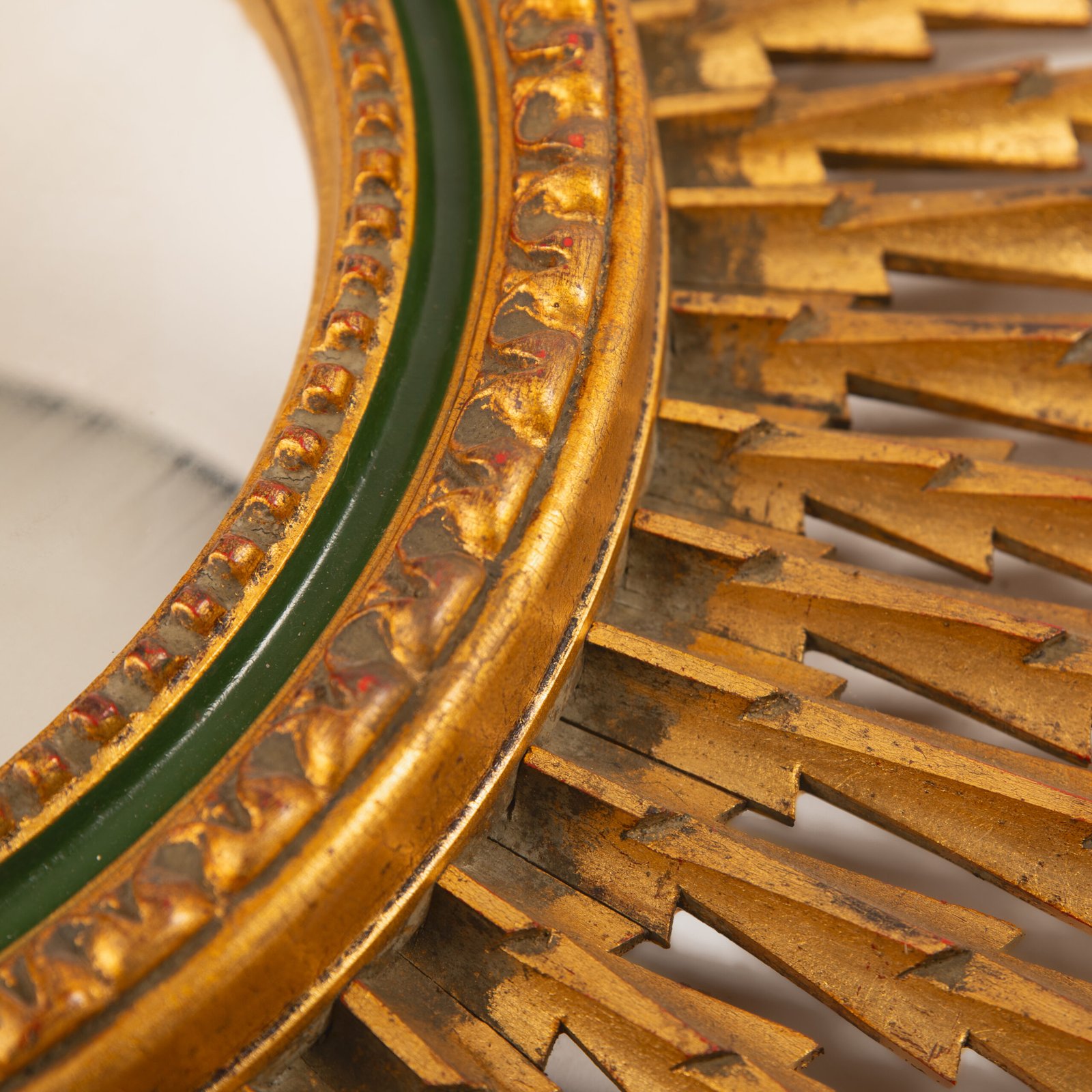 Portuguese Sunburst mirror in gilded carved wood, 1930's. We are pleased to present a splendid Portuguese vintage gilded carved wood sunburst mirror, a unique piece that exudes elegance and sophistication.