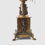 Italian bronze oil lamp of the 19th century - Empire style, unique piece. Antique bronze oil lamp, made in Italy during the 19th century. This unique piece stands out for its exquisite eclectic ornamentation, combining elements of the Empire, Neoclassical and Renaissance styles.