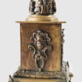 Italian bronze oil lamp of the 19th century - Empire style, unique piece. Antique bronze oil lamp, made in Italy during the 19th century. This unique piece stands out for its exquisite eclectic ornamentation, combining elements of the Empire, Neoclassical and Renaissance styles.