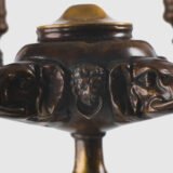 Italian bronze oil lamp of the 19th century - Empire style, unique piece. Antique bronze oil lamp, made in Italy during the 19th century. This unique piece stands out for its exquisite eclectic ornamentation, combining elements of the Empire, Neoclassical and Renaissance styles.