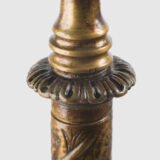 Italian bronze oil lamp of the 19th century - Empire style, unique piece. Antique bronze oil lamp, made in Italy during the 19th century. This unique piece stands out for its exquisite eclectic ornamentation, combining elements of the Empire, Neoclassical and Renaissance styles.