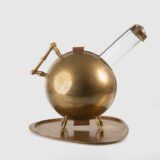 Art Deco style spherical thermos, made of brass and Pyrex glass, 1930's Let yourself enjoy the timeless elegance of this exceptional spherical thermos, a true collector's item of Swedish Art Deco design from the 1930's, a jewel of vintage design.