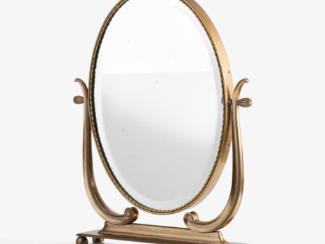 Italian Art Deco Bronze Lyre Mirror, a 1930's collector's item. Discover this refined Italian Art Deco bronze dressing table mirror, whose lyre design and beveled glass make it a unique piece full of character.