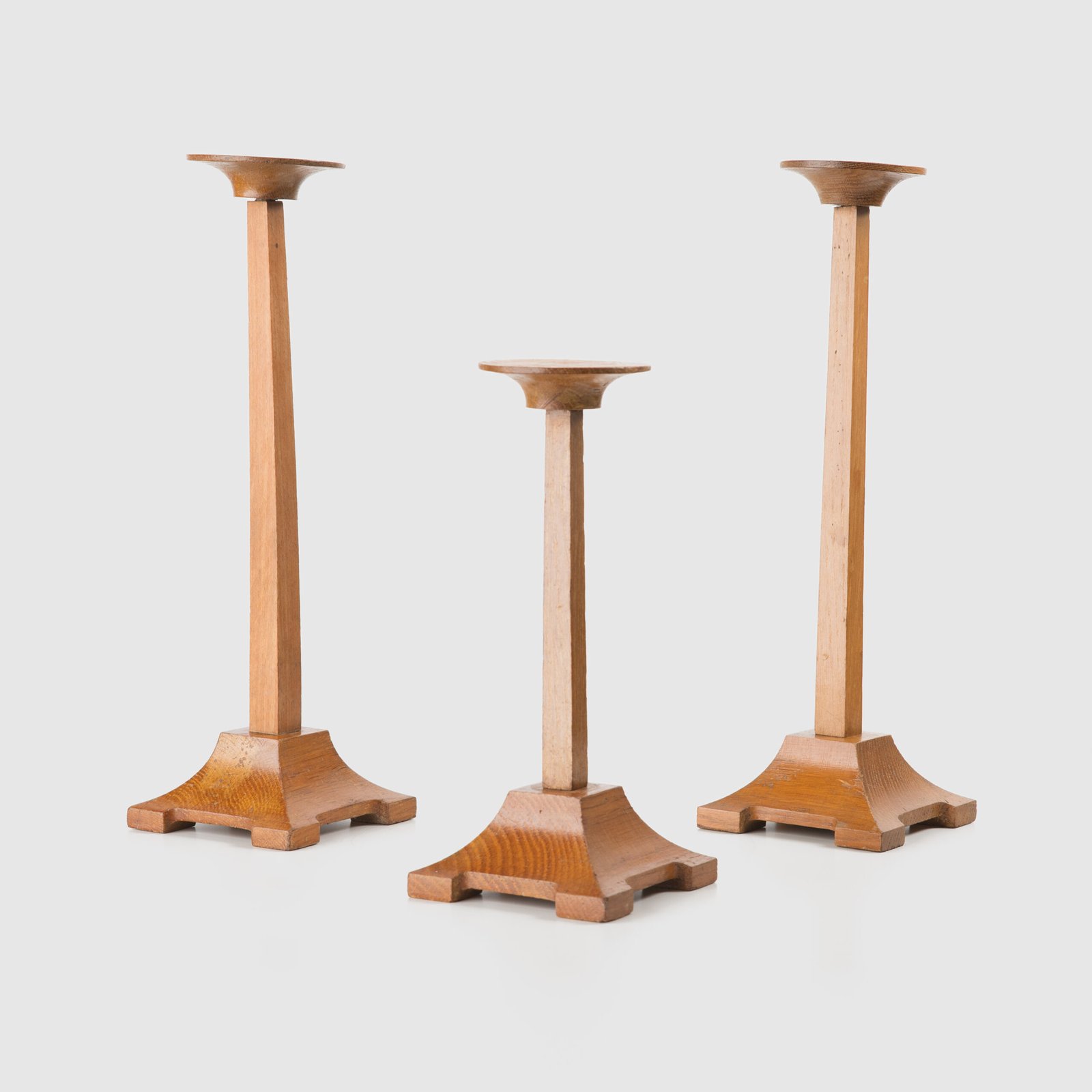 Siegel Paris Art Deco Displays - 1930's We present a set of Art Deco display stands, manufactured in France during the 1930's. These displays, with their minimalist design and geometric shapes, are a testimony to the Art Deco period. 