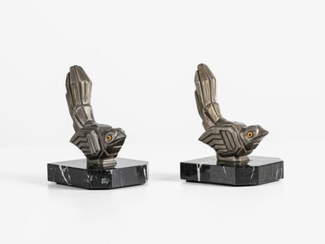 Hippolyte Moreau Art Deco Bookends, Cubist Birds in marble and spelter, 1930s This is an elegant pair of Art Deco bookends, signed by the celebrated French sculptor Hippolyte Moreau. These 1930s masterpieces depict two stylized birds with a bold cubist design.