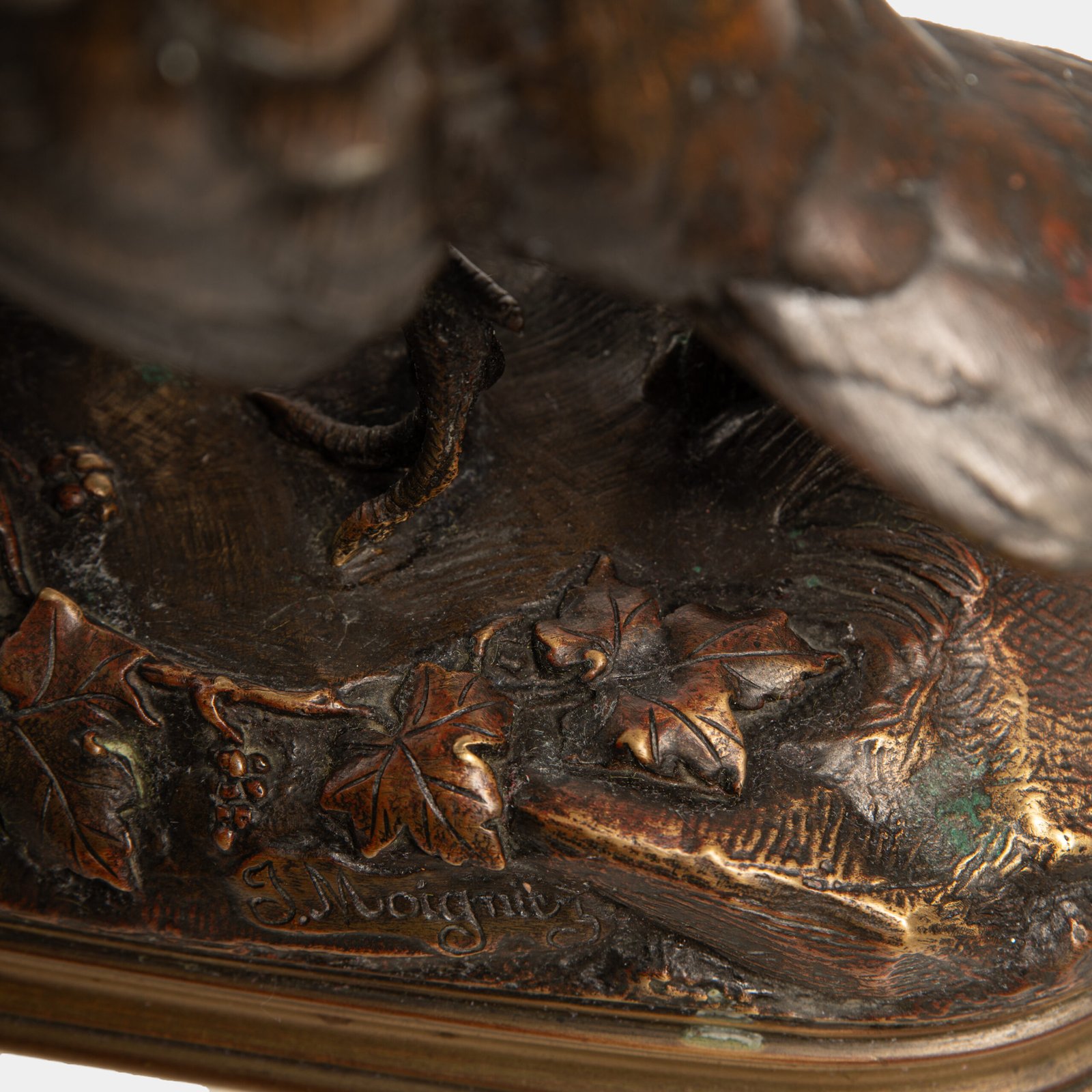 Bronze Sculpture “Pheasant” by Jules Moigniez, 19th Century - Signed & Exquisite Discover timeless elegance and artistic mastery with this exquisite 19th century bronze sculpture, created by renowned French artist Jules Moigniez.