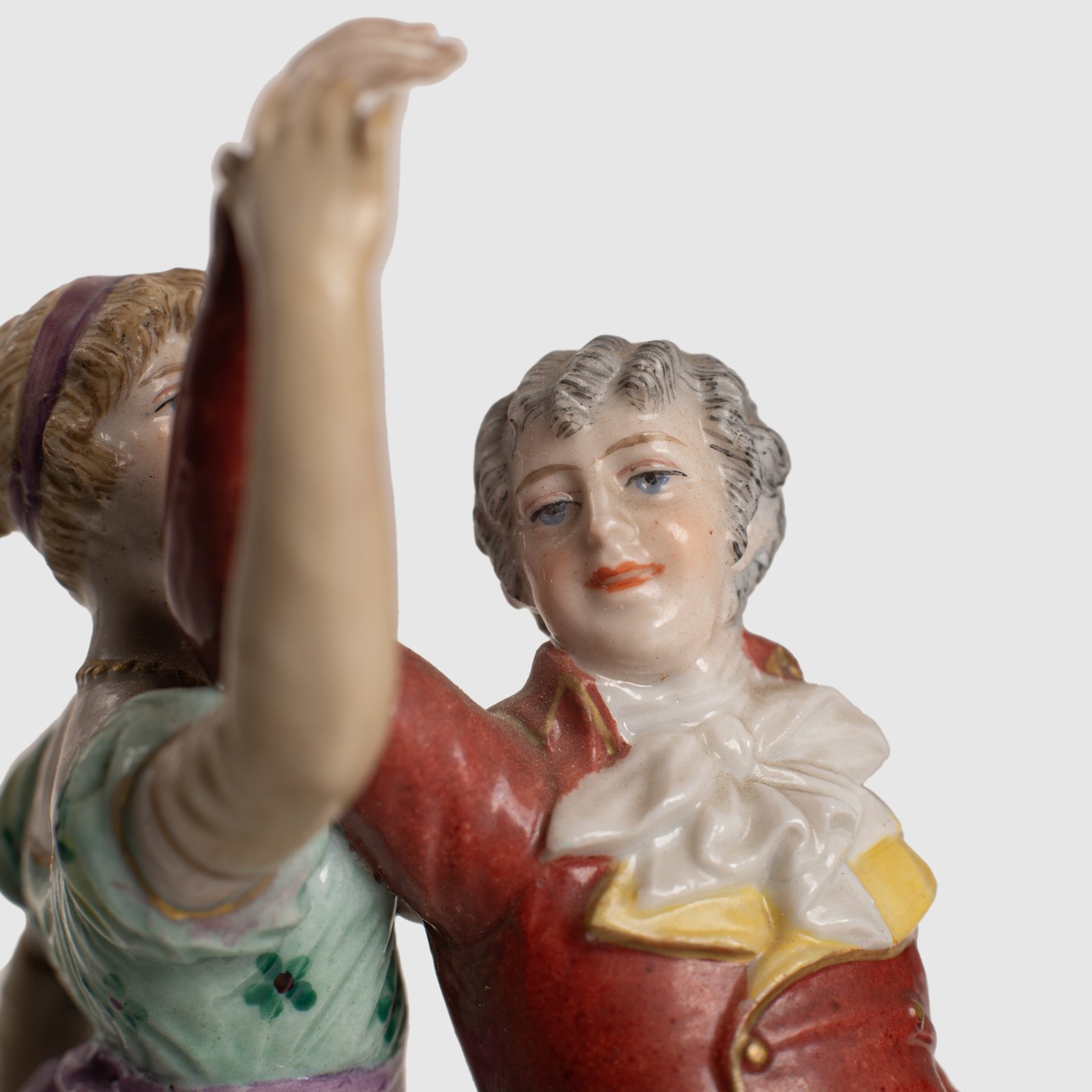 Antique Porcelain Figure “Danseurs de Bal” of Frankenthal by Carl Theodor, 18th Century We present a splendid 18th century porcelain figurine, depicting a dancing couple, the work of renowned artist Carl Theodor. Originating from the prestigious Frankenthal manufactory in Germany