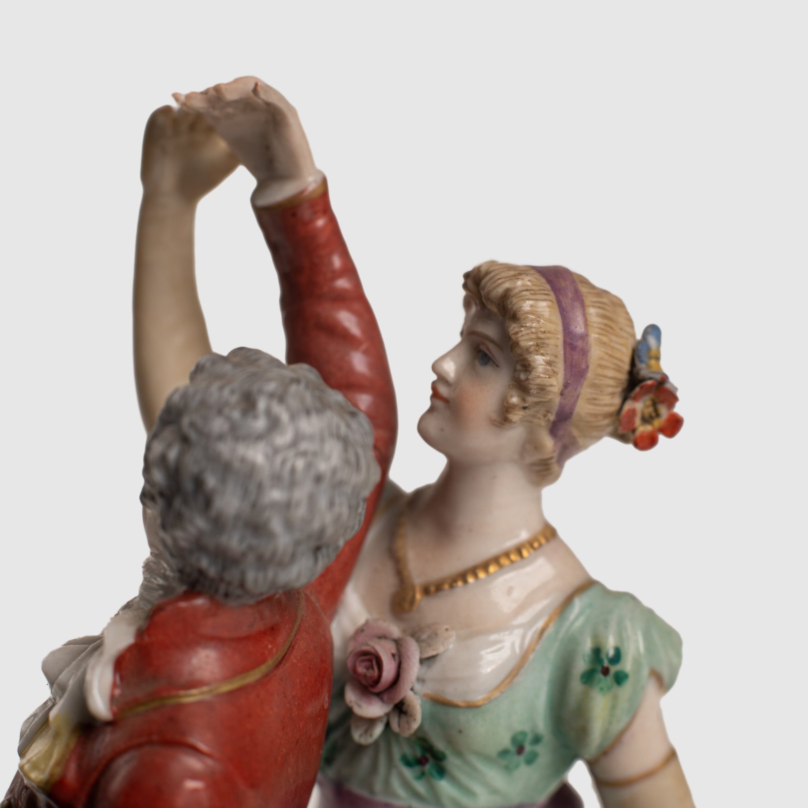 Antique Porcelain Figure “Danseurs de Bal” of Frankenthal by Carl Theodor, 18th Century We present a splendid 18th century porcelain figurine, depicting a dancing couple, the work of renowned artist Carl Theodor. Originating from the prestigious Frankenthal manufactory in Germany