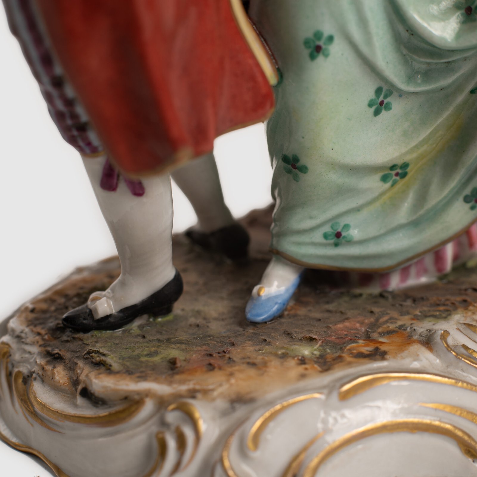 Antique Porcelain Figure “Danseurs de Bal” of Frankenthal by Carl Theodor, 18th Century We present a splendid 18th century porcelain figurine, depicting a dancing couple, the work of renowned artist Carl Theodor. Originating from the prestigious Frankenthal manufactory in Germany