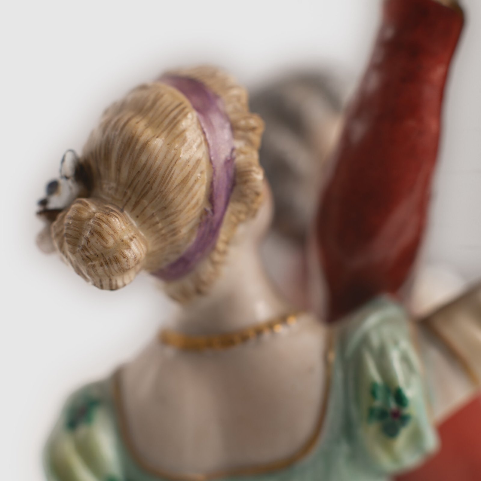 Antique Porcelain Figure “Danseurs de Bal” of Frankenthal by Carl Theodor, 18th Century We present a splendid 18th century porcelain figurine, depicting a dancing couple, the work of renowned artist Carl Theodor. Originating from the prestigious Frankenthal manufactory in Germany