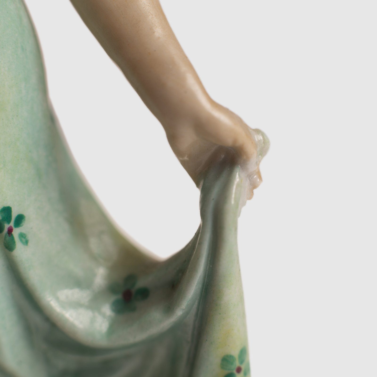 Antique Porcelain Figure “Danseurs de Bal” of Frankenthal by Carl Theodor, 18th Century We present a splendid 18th century porcelain figurine, depicting a dancing couple, the work of renowned artist Carl Theodor. Originating from the prestigious Frankenthal manufactory in Germany