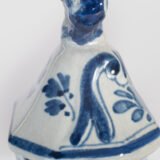 Pair of vases with lion - De Porceleyne Fles Delft - Joost Thooft - Year 1889 Discover an exceptional pair of Delft ceramic vases made by De Porceleyne Fles, Delft in 1889 under the direction of Joost Thooft.
