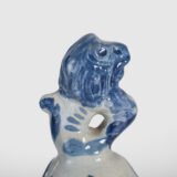 Pair of vases with lion - De Porceleyne Fles Delft - Joost Thooft - Year 1889 Discover an exceptional pair of Delft ceramic vases made by De Porceleyne Fles, Delft in 1889 under the direction of Joost Thooft.