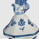 Pair of vases with lion - De Porceleyne Fles Delft - Joost Thooft - Year 1889 Discover an exceptional pair of Delft ceramic vases made by De Porceleyne Fles, Delft in 1889 under the direction of Joost Thooft.