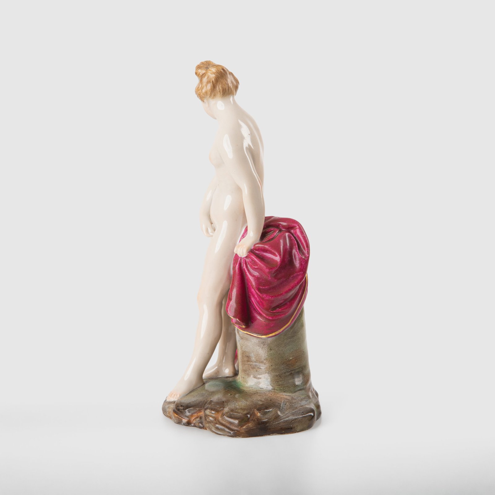 18th-century hard-paste porcelain sculpture titled “La Baigneuse”, modeled and signed in relief by Johann Peter Melchior, Höchst manufactory ca. 1775. Neoclassical nude figure with enamel decoration and fired gold detailing.