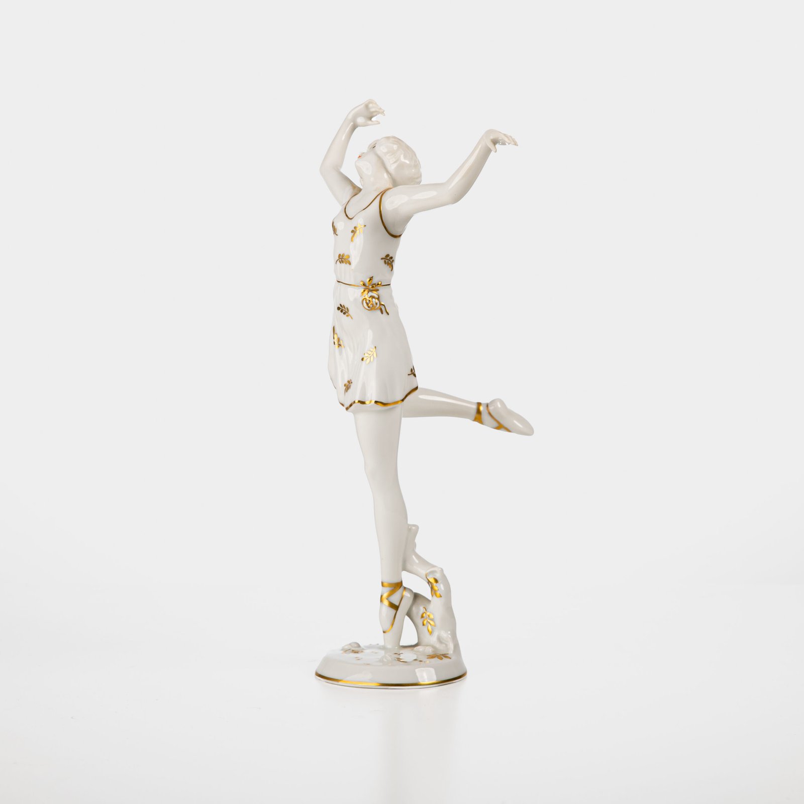 Art Deco Porcelain Figurine by D. Charol for Rosenthal, Germany c.1925 An exceptional Art Deco porcelain figurine, designed by celebrated sculptor Dorothea Charol and produced by Rosenthal in Bavaria around 1925. Known for her refined, modernist interpretations of the female form, Charol created some of Rosenthal’s most iconic Art Deco figures.