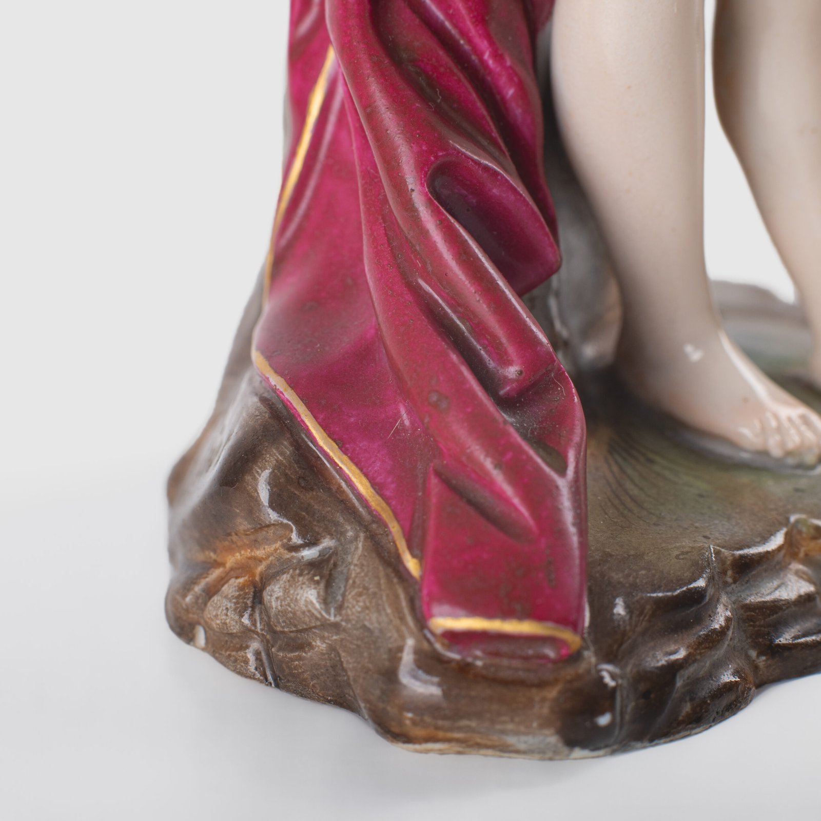 18th-century hard-paste porcelain sculpture titled “La Baigneuse”, modeled and signed in relief by Johann Peter Melchior, Höchst manufactory ca. 1775. Neoclassical nude figure with enamel decoration and fired gold detailing.