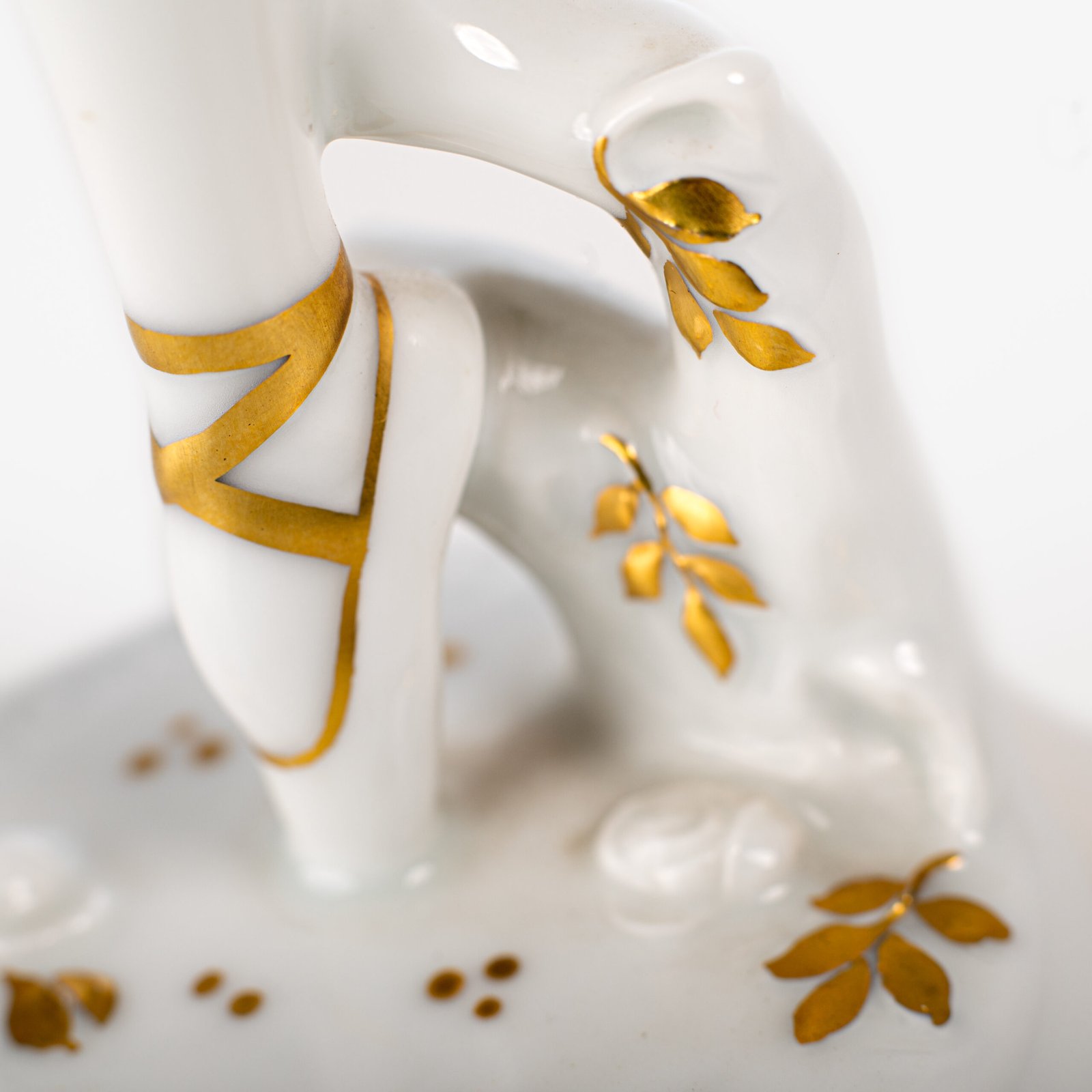 Art Deco Porcelain Figurine by D. Charol for Rosenthal, Germany c.1925 An exceptional Art Deco porcelain figurine, designed by celebrated sculptor Dorothea Charol and produced by Rosenthal in Bavaria around 1925. Known for her refined, modernist interpretations of the female form, Charol created some of Rosenthal’s most iconic Art Deco figures.