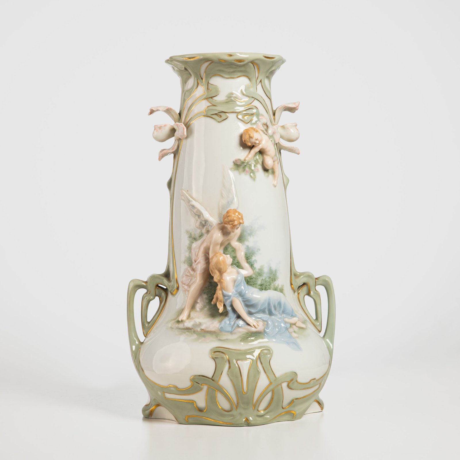 Antique German Art Nouveau Porcelain Vase by Karl Ens – Cupid and Maiden – Hand Painted, ca. 1900 This exceptional German Art Nouveau porcelain vase was crafted by Karl Ens Porzellanmanufaktur in the early 20th century, around 1900–1910. An exquisite example of Jugendstil decorative art. Dimensions: • Height: 15.7 in • Diameter: 9 in