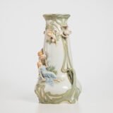 Antique German Art Nouveau Porcelain Vase by Karl Ens – Cupid and Maiden – Hand Painted, ca. 1900 This exceptional German Art Nouveau porcelain vase was crafted by Karl Ens Porzellanmanufaktur in the early 20th century, around 1900–1910. An exquisite example of Jugendstil decorative art. Dimensions: • Height: 15.7 in • Diameter: 9.1 in