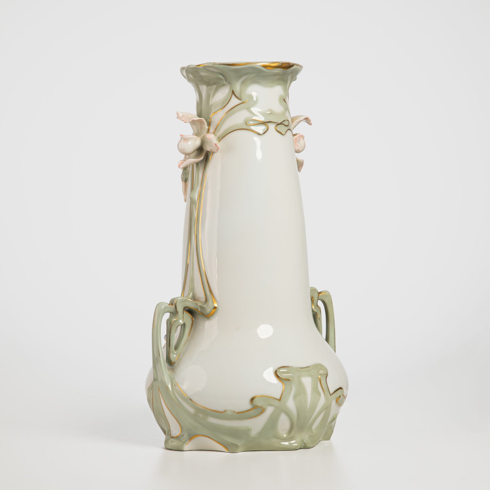 Antique German Art Nouveau Porcelain Vase by Karl Ens – Cupid and Maiden – Hand Painted, ca. 1900 This exceptional German Art Nouveau porcelain vase was crafted by Karl Ens Porzellanmanufaktur in the early 20th century, around 1900–1910. An exquisite example of Jugendstil decorative art. Dimensions: • Height: 15.7 in • Diameter: 9.1 in