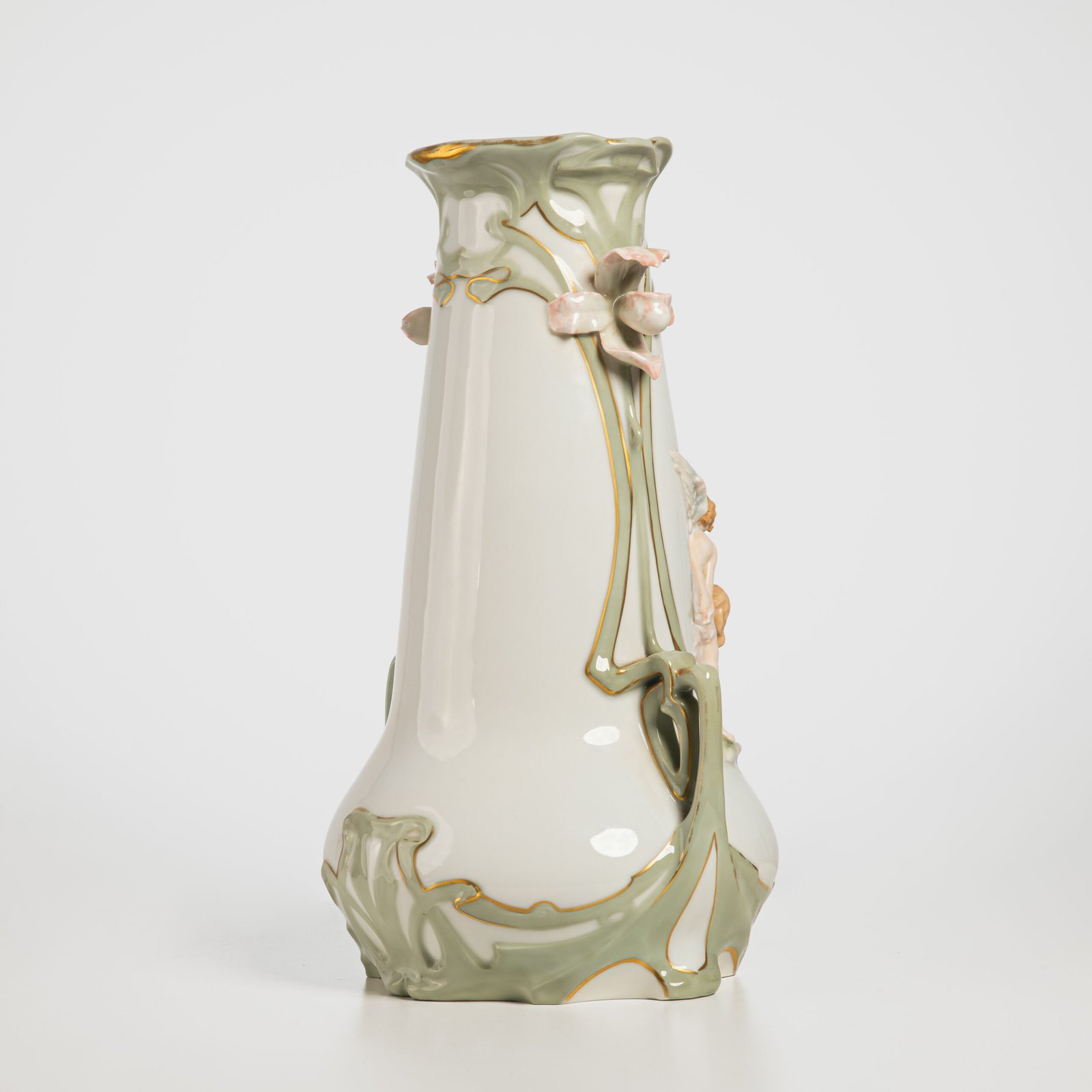 Antique German Art Nouveau Porcelain Vase by Karl Ens – Cupid and Maiden – Hand Painted, ca. 1900 This exceptional German Art Nouveau porcelain vase was crafted by Karl Ens Porzellanmanufaktur in the early 20th century, around 1900–1910. An exquisite example of Jugendstil decorative art. Dimensions: • Height: 15.7 in • Diameter: 9.1 in