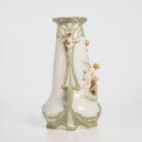 Antique German Art Nouveau Porcelain Vase by Karl Ens – Cupid and Maiden – Hand Painted, ca. 1900 This exceptional German Art Nouveau porcelain vase was crafted by Karl Ens Porzellanmanufaktur in the early 20th century, around 1900–1910. An exquisite example of Jugendstil decorative art. Dimensions: • Height: 15.7 in • Diameter: 9.1 in