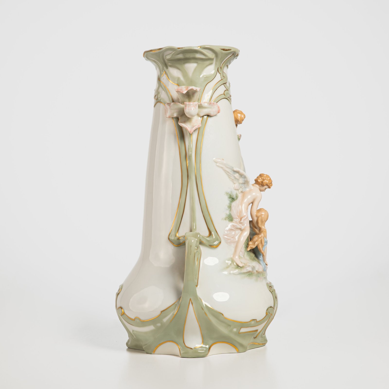 Antique German Art Nouveau Porcelain Vase by Karl Ens – Cupid and Maiden – Hand Painted, ca. 1900 This exceptional German Art Nouveau porcelain vase was crafted by Karl Ens Porzellanmanufaktur in the early 20th century, around 1900–1910. An exquisite example of Jugendstil decorative art. Dimensions: • Height: 15.7 in • Diameter: 9.1 in