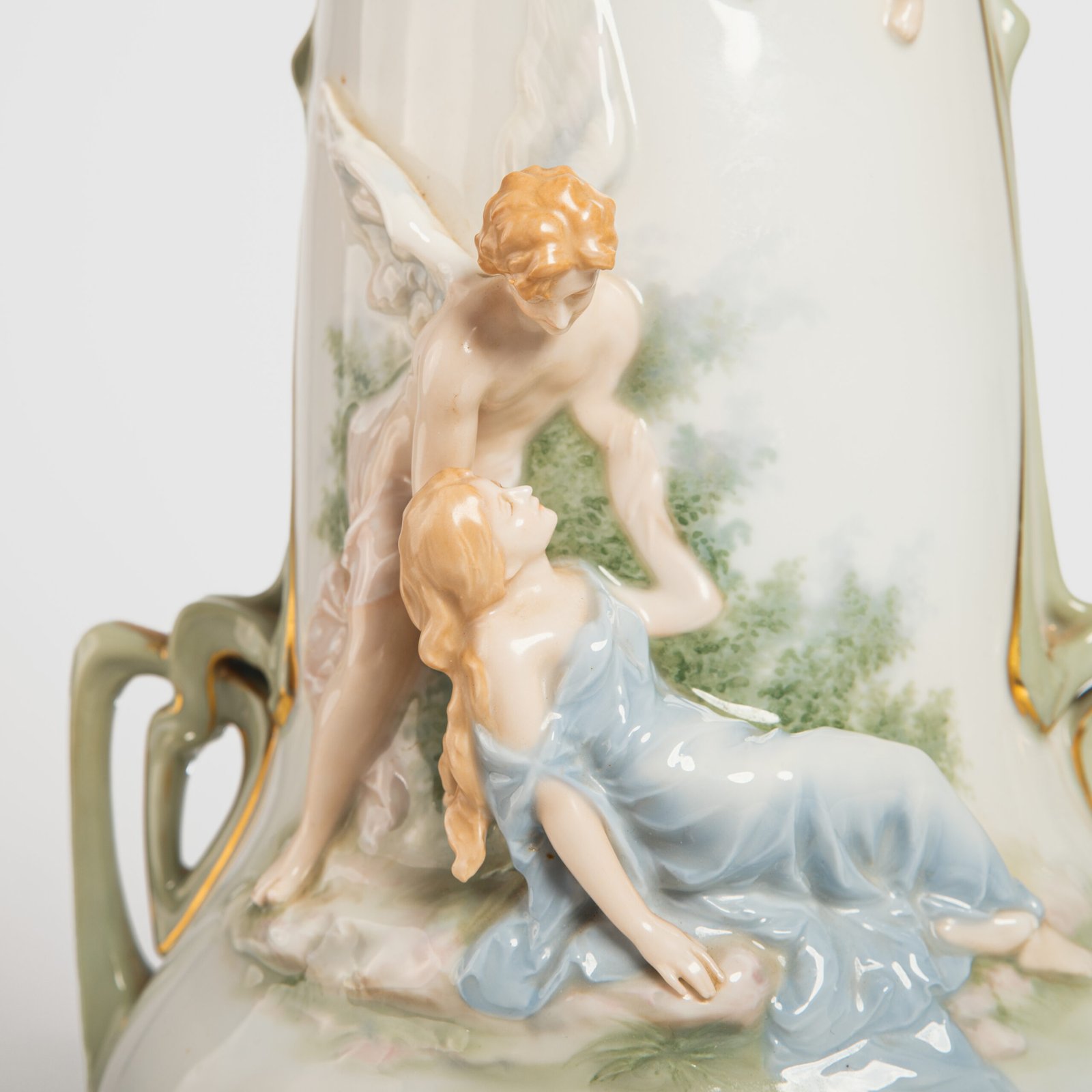 Antique German Art Nouveau Porcelain Vase by Karl Ens – Cupid and Maiden – Hand Painted, ca. 1900 This exceptional German Art Nouveau porcelain vase was crafted by Karl Ens Porzellanmanufaktur in the early 20th century, around 1900–1910. An exquisite example of Jugendstil decorative art. Dimensions: • Height: 15.7 in • Diameter: 9.1 in