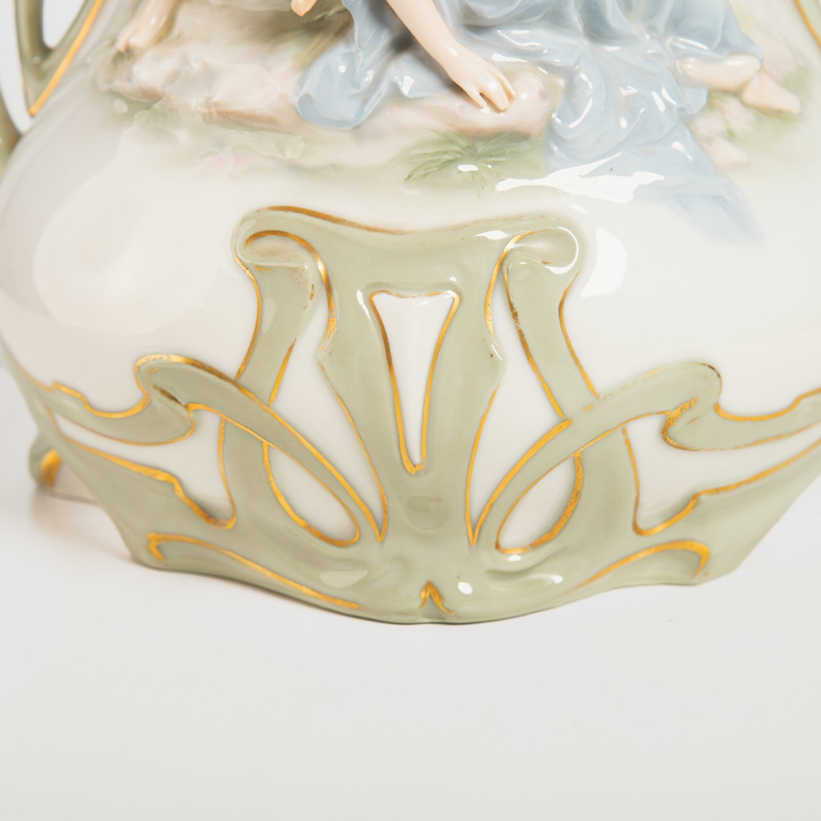 Antique German Art Nouveau Porcelain Vase by Karl Ens – Cupid and Maiden – Hand Painted, ca. 1900 This exceptional German Art Nouveau porcelain vase was crafted by Karl Ens Porzellanmanufaktur in the early 20th century, around 1900–1910. An exquisite example of Jugendstil decorative art. Dimensions: • Height: 15.7 in • Diameter: 9.1 in